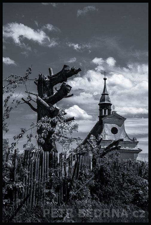 Kaple sv. Václava a její ochránce, Hradiště Dřevíč, Rakovník, Hradiště Dřevíč, příroda, oblaka, obloha, Česko