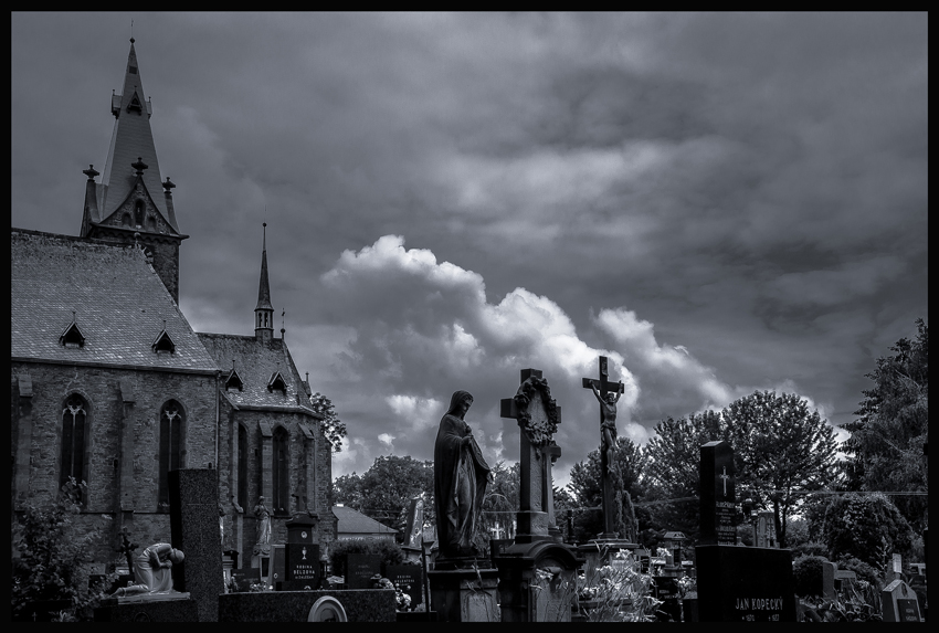 Plaňany, kostel sv. Jana, hřbitov(2)