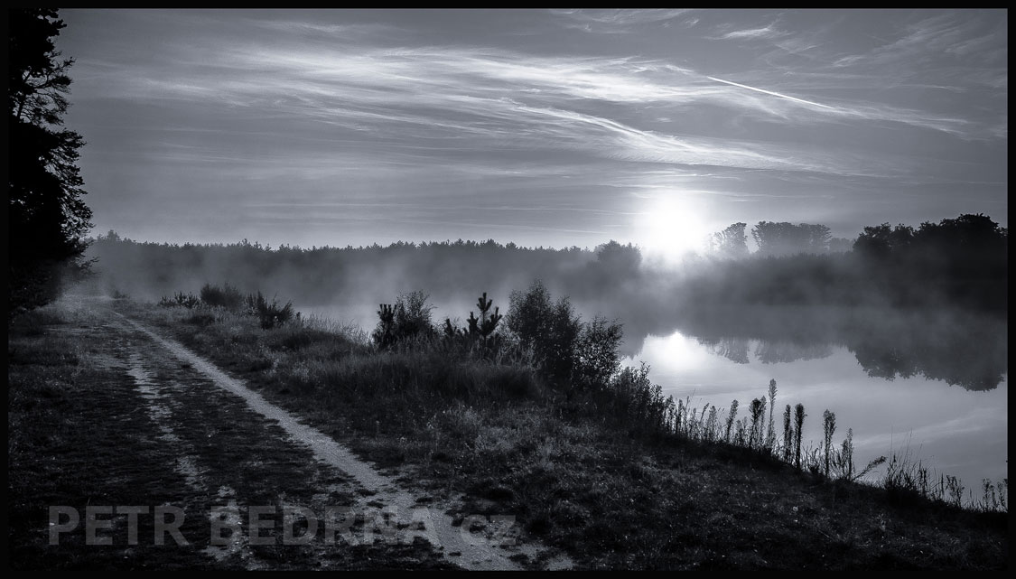 Východ slunce u jezera Paštika, Vrbová Lhota, Poděbrady, příroda, krajina, rybník, Česko
