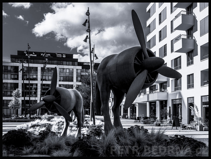 David Černý, Pegasové, Praha - Walterovo náměstí, sochy, street foto, mraky
