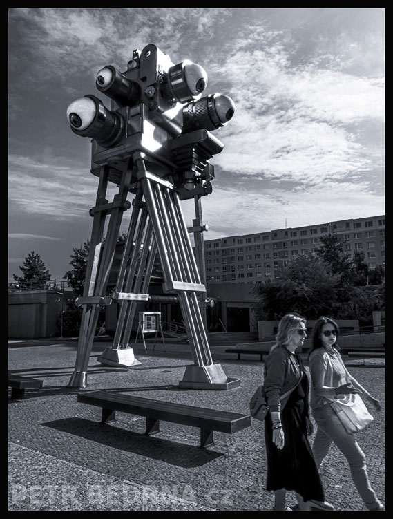 David Černý, Trifot, dvě ženy a všichni jdou, Praha - Nové Butovice, sochy, street foto, Česko