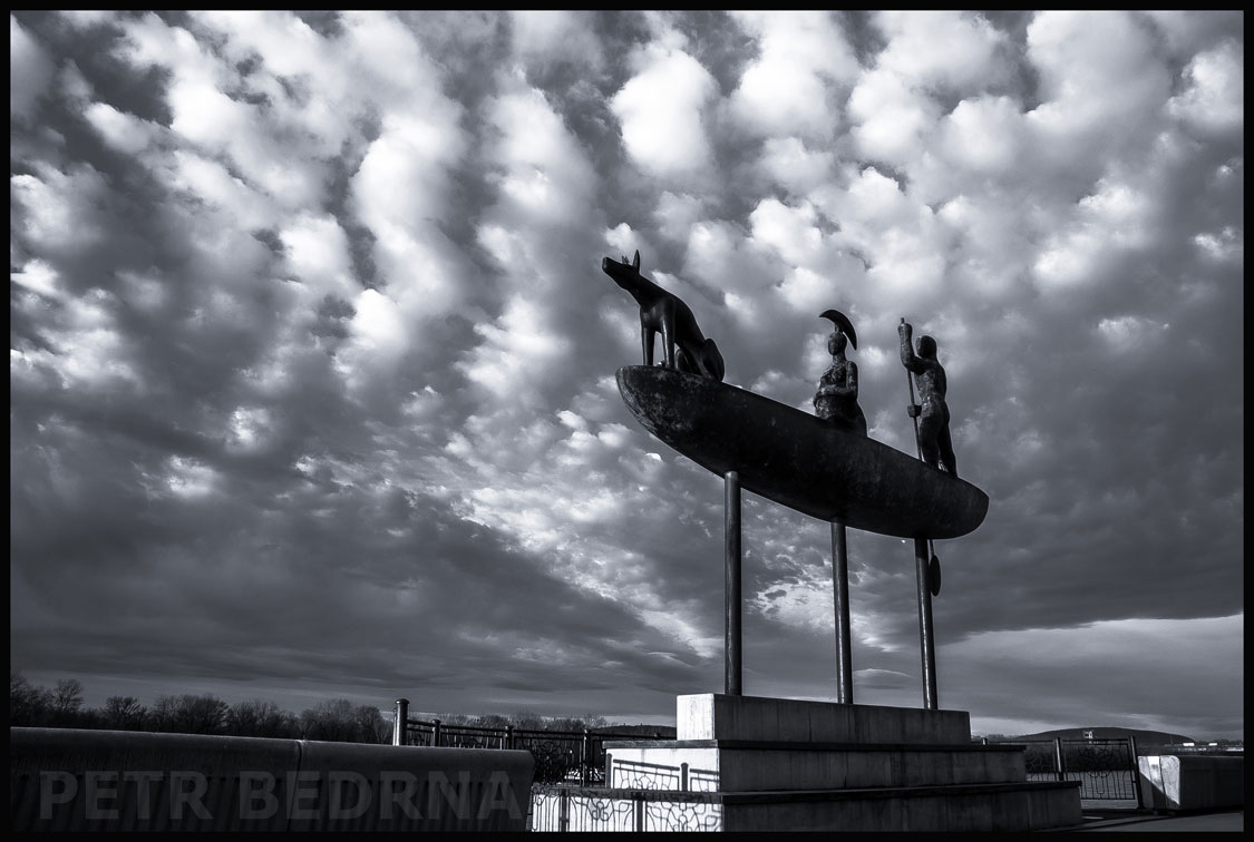 , Mýtická loď a beránci na nebi, Dunaj, Bratislava, socha, Jaroslav Róna, Česko