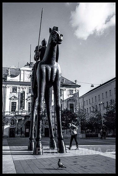 Socha Jošta Lucemburského, 2016, Jaroslav Róna, Moravském náměstí, Brno(2)