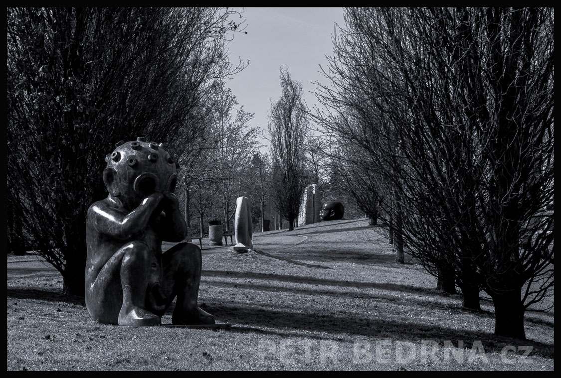 socha, Malý Marťan - pláče mezi svými, Park Hadovka, Praha, Jaroslav Róna, street foto, Česko