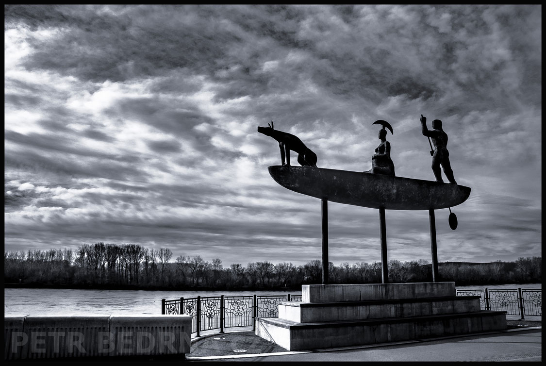 , Socha Mýtická loď - pluje po větru, Dunaj, Bratislava, socha, Jaroslav Róna, Česko