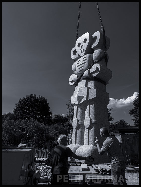socha, Robotes vincit, Vítězství robotů - odjezd, Šestajovice u Prahy, Jaroslav Róna, Česko