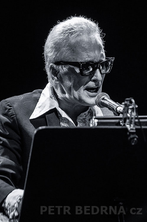 MTO Tomáš Hanák, Divadlo Archa 2.1.2018, hudba, parodie improvizace, Česko