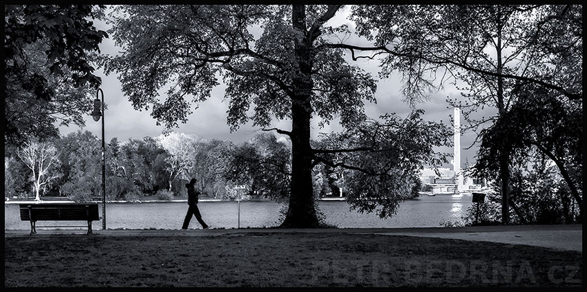 Treptower Parkk, Spréva, Berlín Treptow-Kopenick, street foto, obloha, park, stromy, žena, Německo