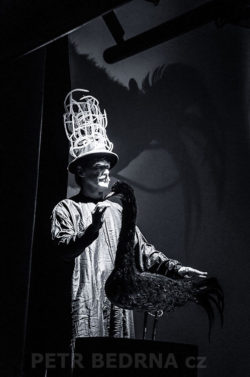 František Skála hraje na theremin, Akropolis 1.2.2018, hudba, performace, improvizace, Česko