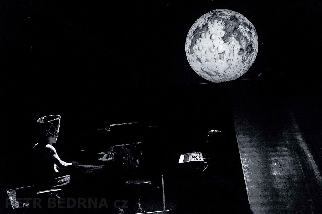 Jura Hradil, Divadlo Archa 12.2.2017, hudba, performace, improvizace, Česko