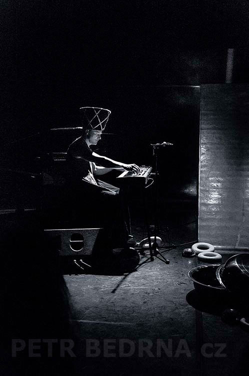 Jura Hradil, Divadlo Archa 12.2.2017, hudba, performace, improvizace, Česko