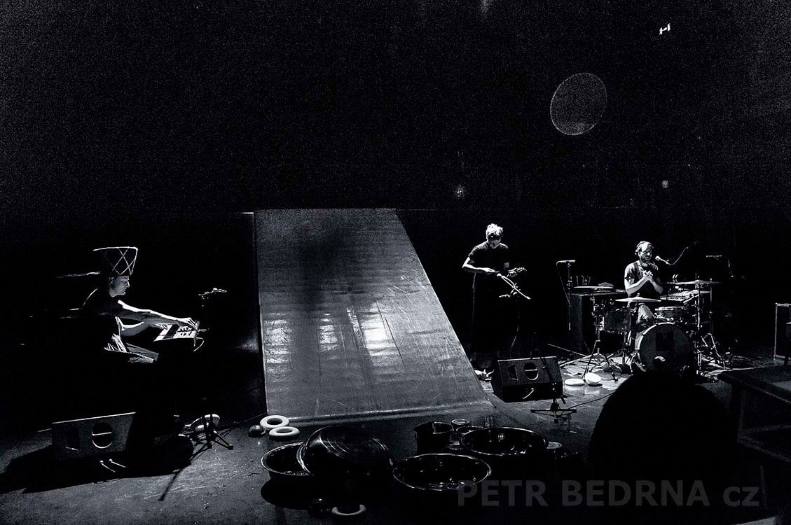 Jura Hradil, Petr Nikl, Milan Cais, Divadlo Archa 12.2.2017, hudba, performace, improvizace, Česko
