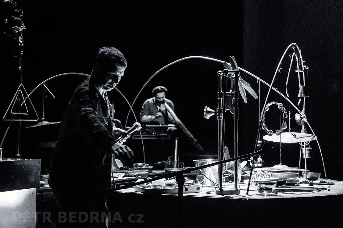 Kunstkamera, Petr Nik, Ondřej Smeykal, Divadlo Archa 15.3.2018, hudba, performace, improvizace, Česko