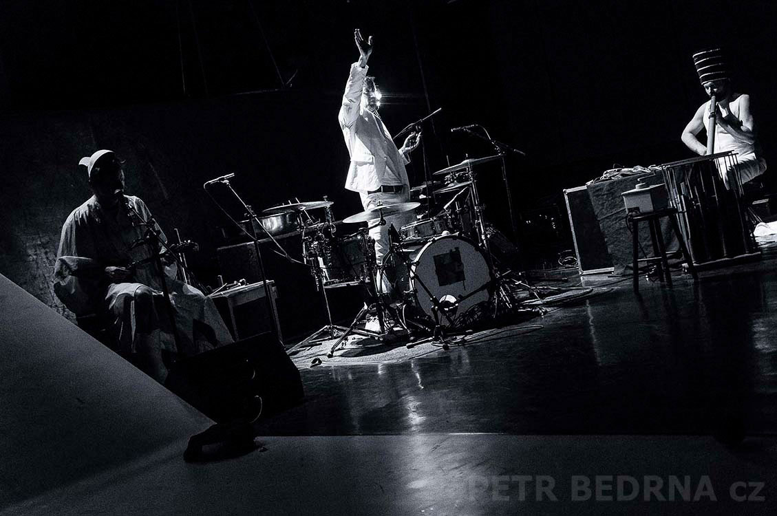 Petr Nikl, Milan Cais, Ondřej Smeykal, Divadlo Archa 13.2.2017, hudba, performace, improvizace, Česko
