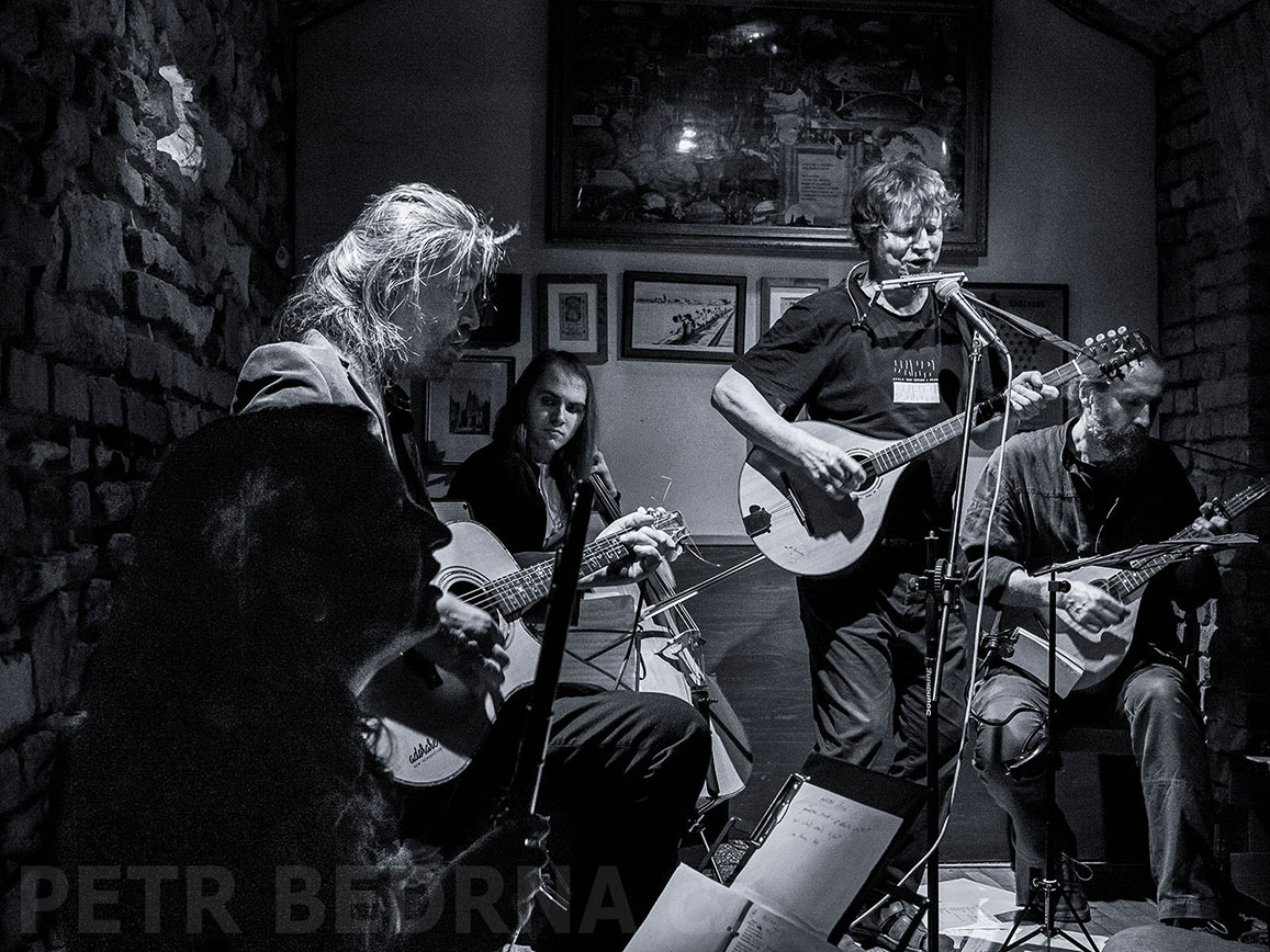 TŘI BUZUKI, Praha, Dobrá trafika na Újezdě, hudba, performace, improvizace, Česko