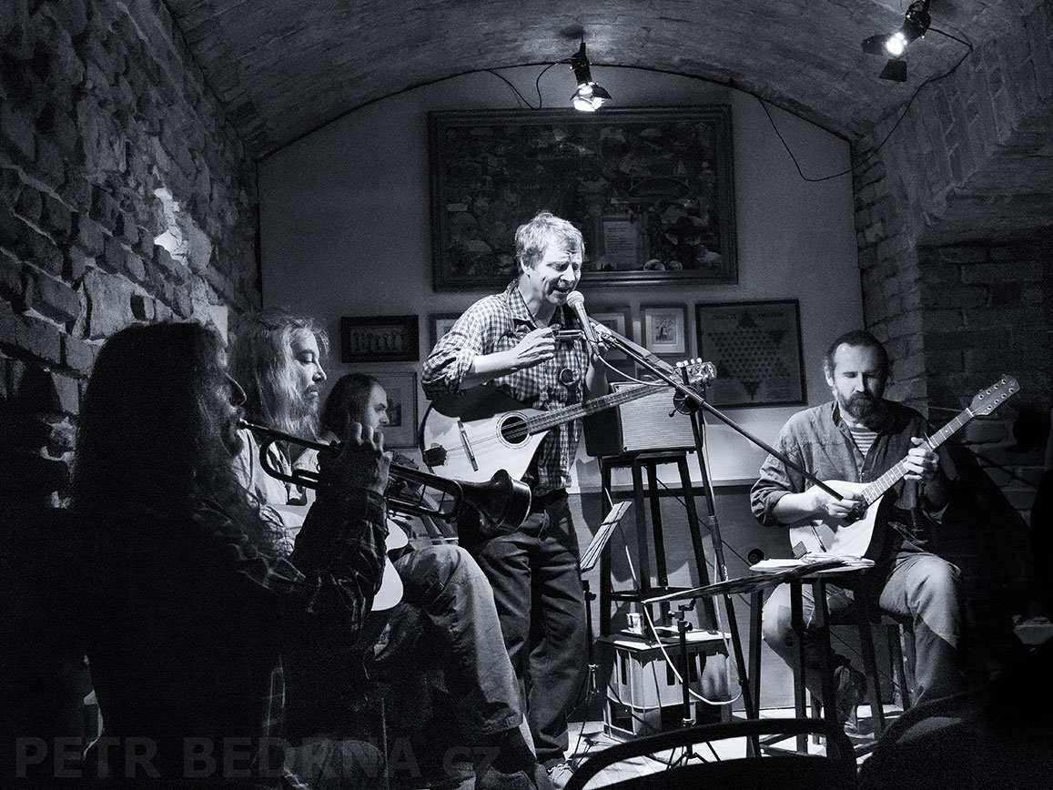 TŘI BUZUKI a příbuzní, Praha, Dobrá trafika na Újezdě, hudba, performace, improvizace, Česko