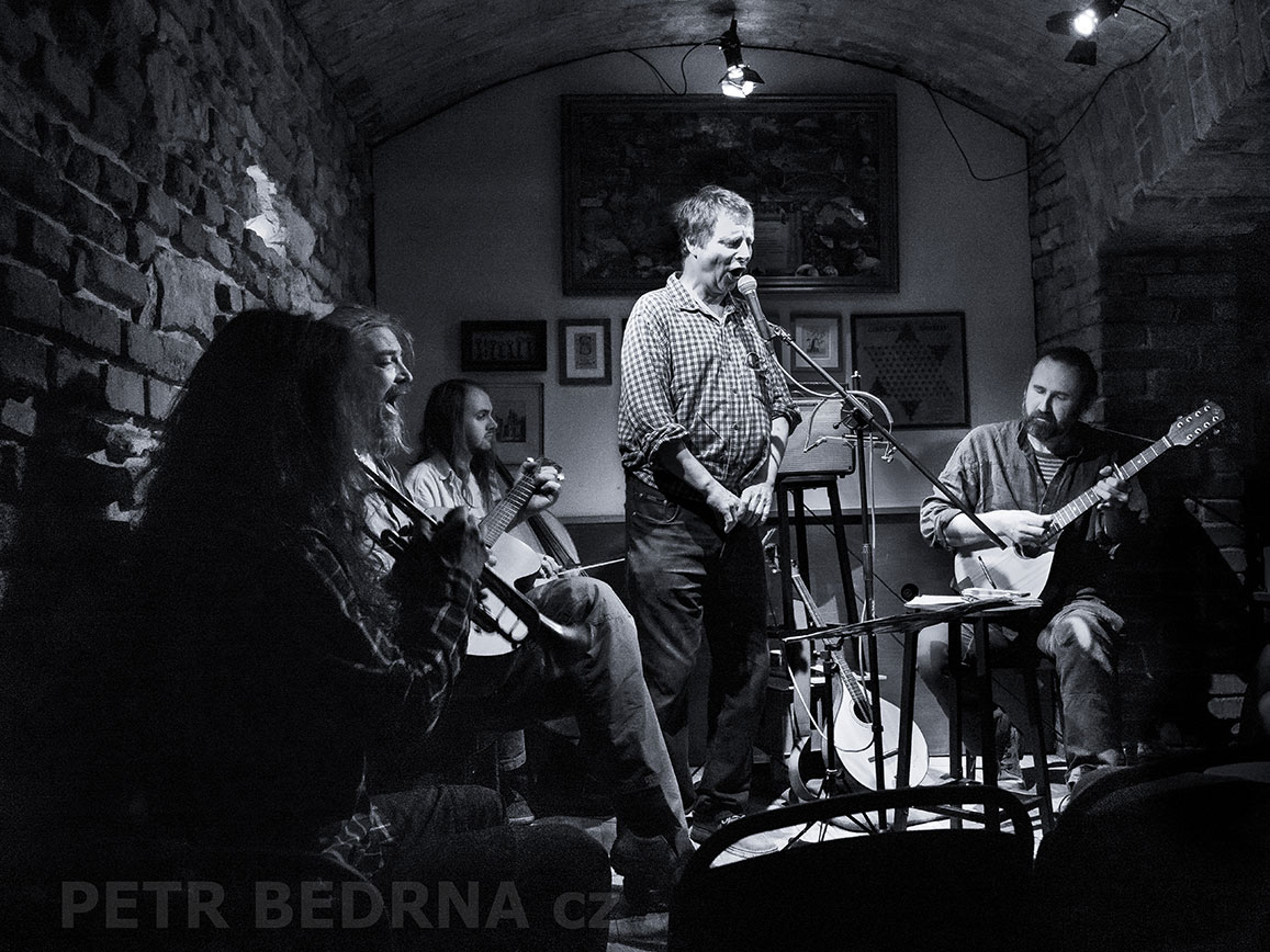 TŘI BUZUKI a příbuzní, Petr Nikl, Praha, Dobrá trafika na Újezdě, hudba, performace, improvizace, Česko