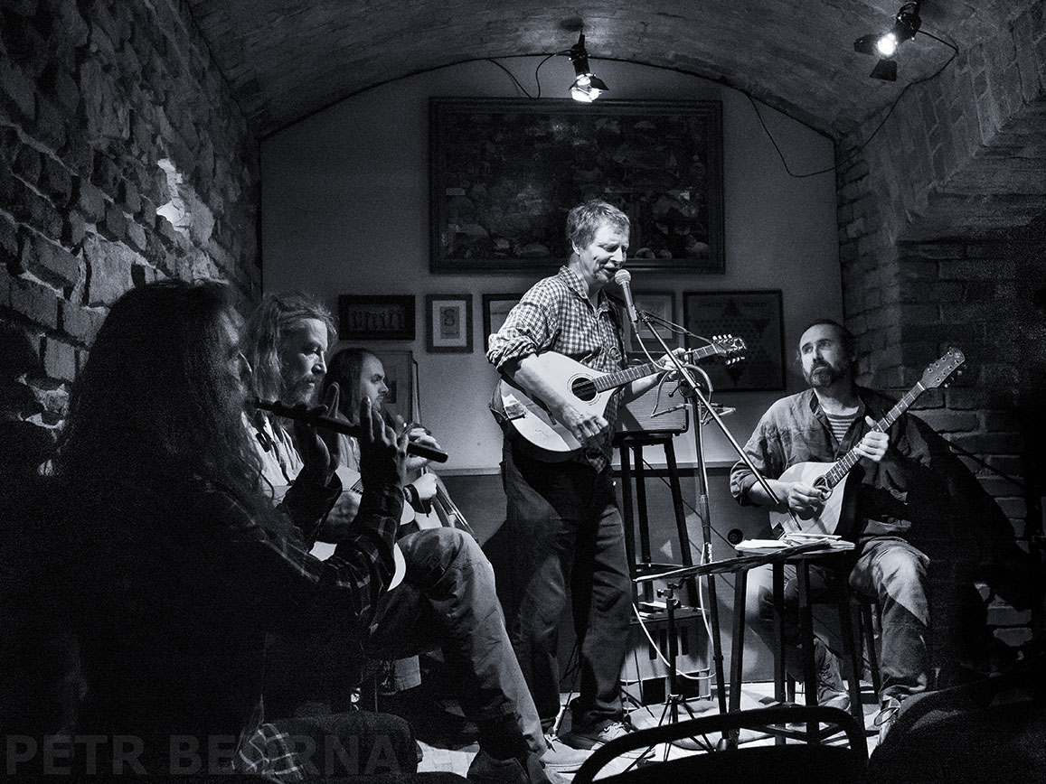 TŘI BUZUKI a příbuzní, Petr Nikl, Praha, Dobrá trafika na Újezdě, hudba, performace, improvizace, Česko