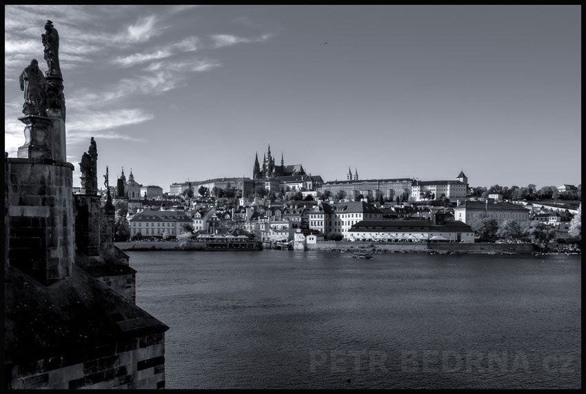 Karlův most, Hergetova cihelna, Vltava, Pražský hrad, Praha, obloha, obzor, sochy, Česko