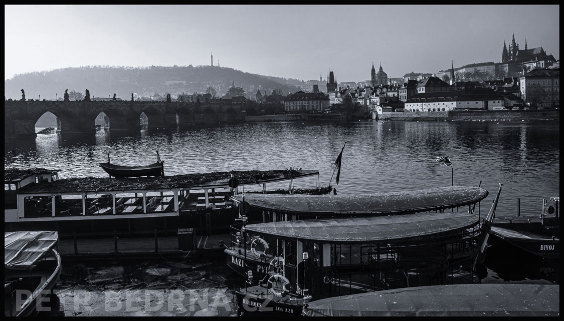 Karlův most, Pražský hrad, lodě Vltava, Praha, přístaviště Nepomuk, přístaviště Four Seasons, Česko
