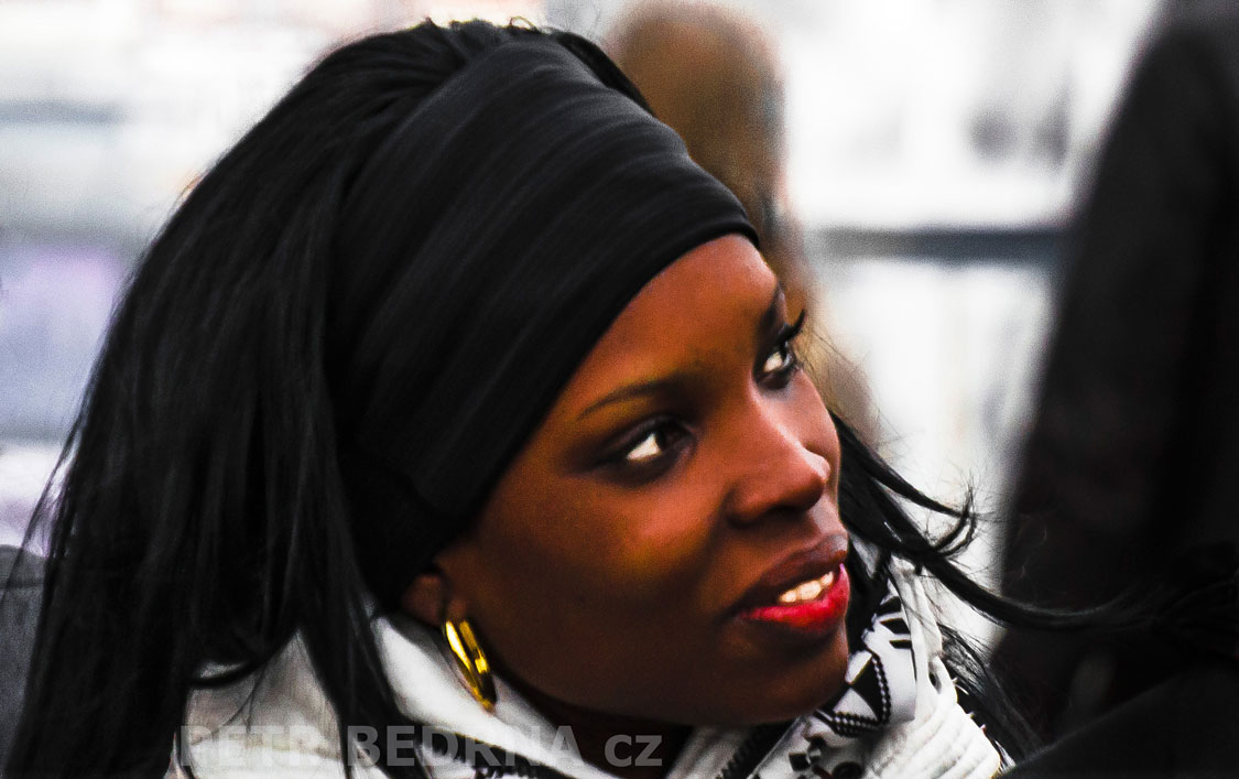 Kleopatra na Karlově mostě, Praha, street foto, lidé, portrét, turisté, Česko