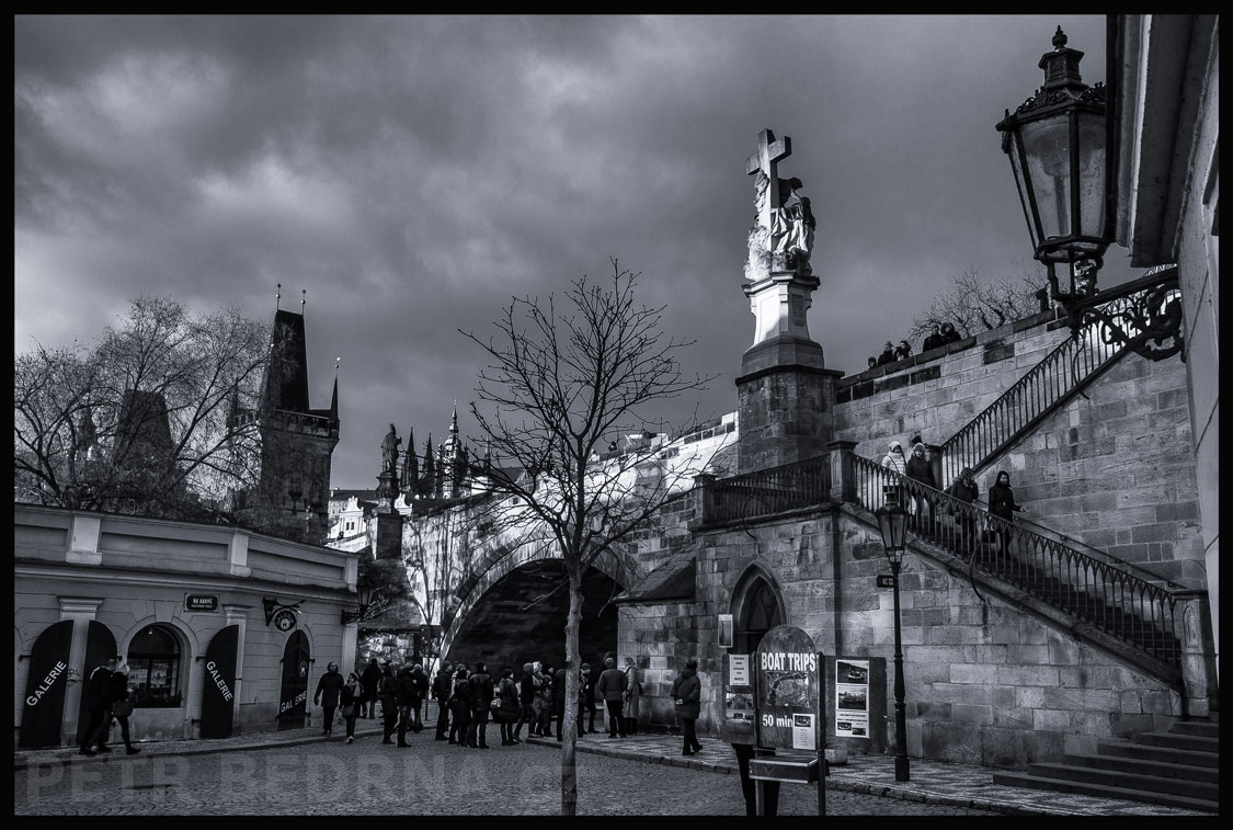 Ulice Na Kampě, Karlův most, Hradčany, Praha - Malá strana, Sousoší sv. Luitgardy, street, park, Česko