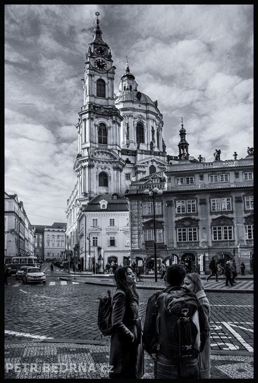 Malostranský chrám sv. Mikuláše a svatá trojice, Praha - Malá Strana, Malostranské náměstí, street foto, Česko