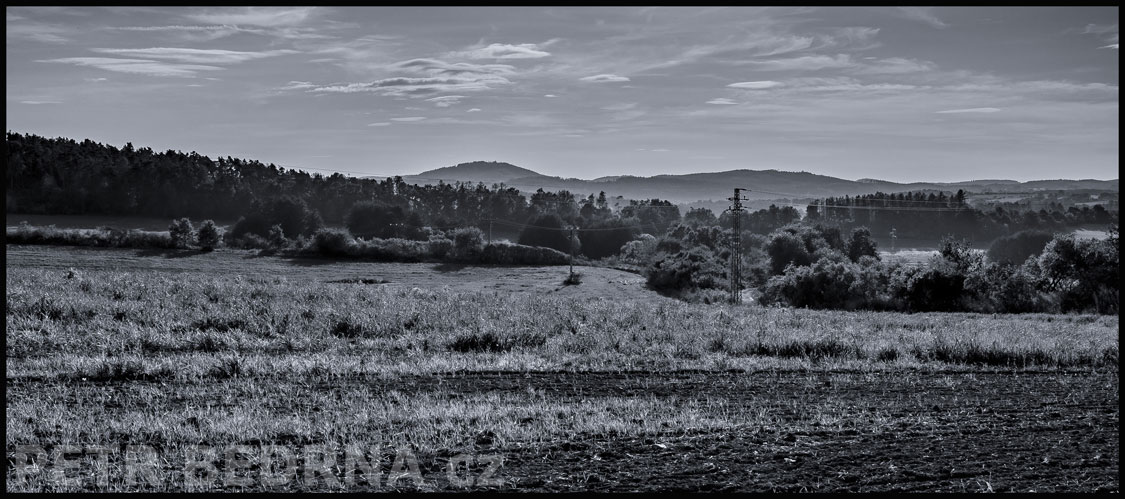 Bukovany - výhled do krajiny, okres Benešov, krajina, obloha, obzor, pole, stromy, Česko