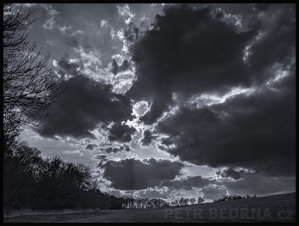 Krutý podvodní svět v Hostouni na nebesích, Hostouň u Prahy, mraky, okolí, obzor, příroda, Česko