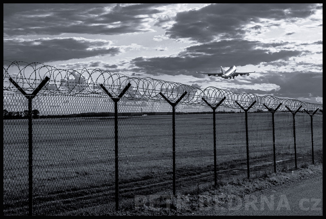 Odlet na Západ, Boeing 747, Letiště Václava Havla, Praha, plot, Kněževes, obzor, mraky, Česko