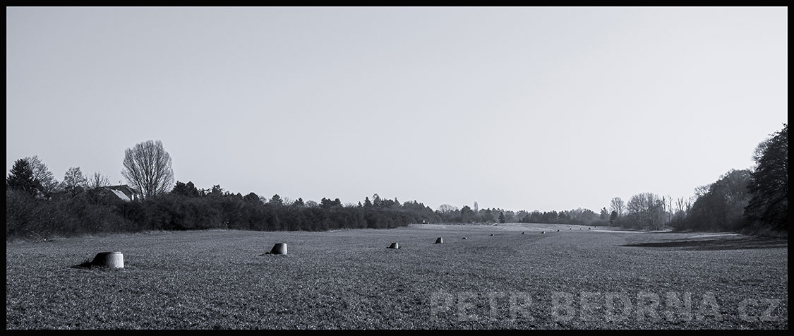Pole u Lidického potoka, Lidice, Kladno, krajina, obloha, příroda, Lidický potok, Česko