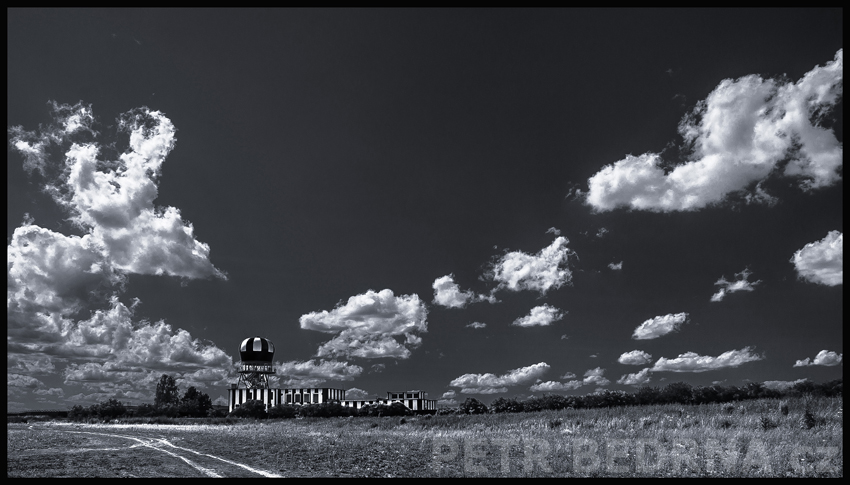 Radar, vysílač mraků, Letiště Václava Havla