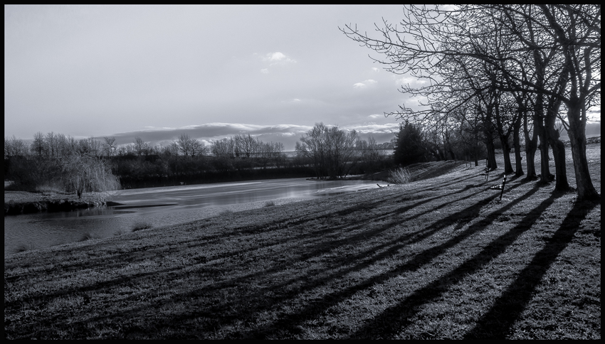 Stíny u přehrady, Hostouň