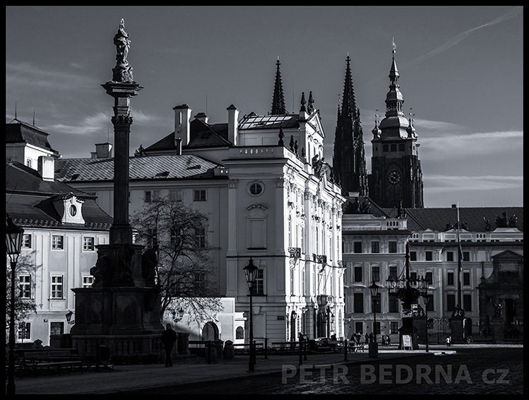 Arcibiskupský palác, Hradčanském náměstí, Mariánský morový sloup, Praha