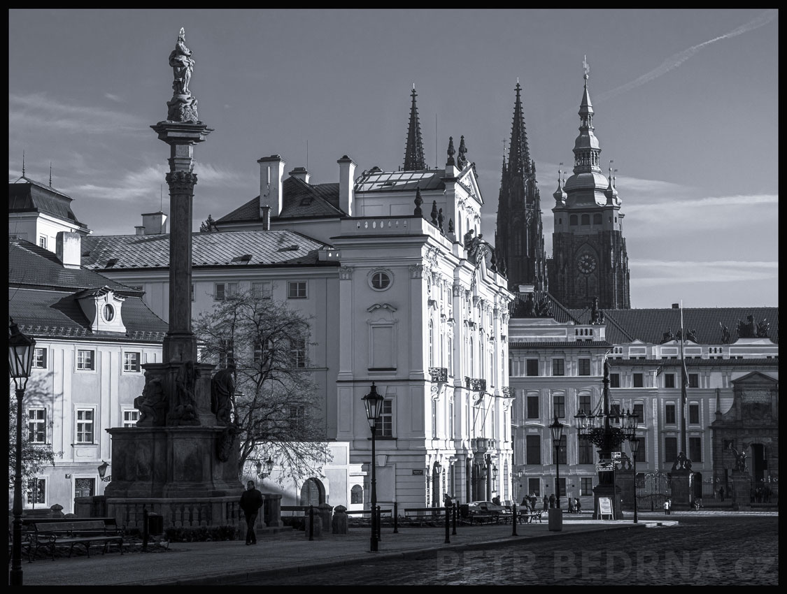 Hradčany, Arcibiskupský palác, Mariánský morový sloup, Praha, Hradčanském náměstí, historické budovy, street foto, Česko