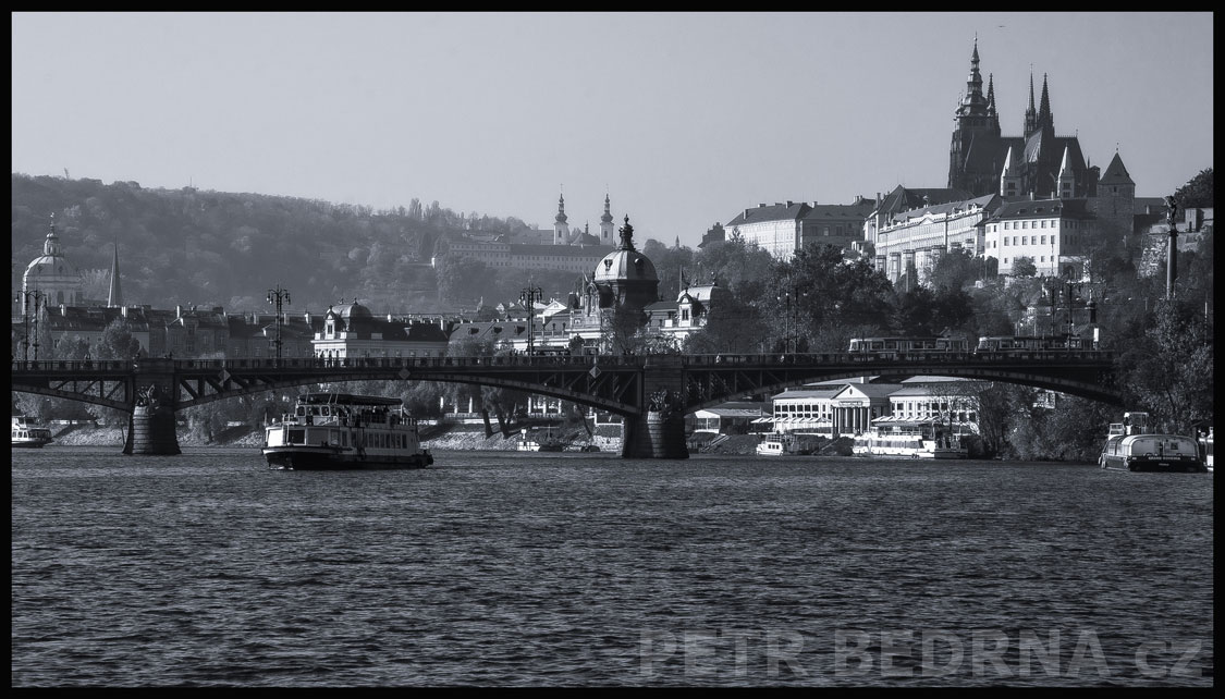 Hradčany, Čechův most, Vltava, Praha, Pražský hrad, Strakova akademie, historické budovy, Česko