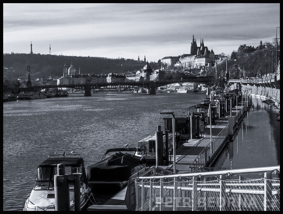 Hradčany, Pražský hrad, Petřín, Praha, nábřeží E. Beneše, přístaviště, obzor, Česko