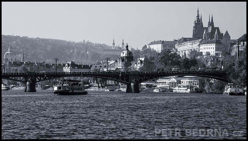 Pražský hrad, Vltava, Čechův most, Strakova akademie, Praha