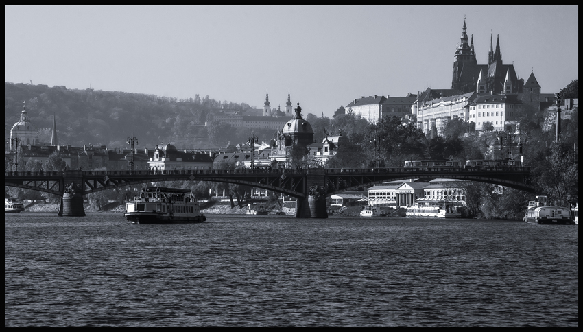 Pražský hrad, Vltava, Čechův most, Strakova akademie, Praha