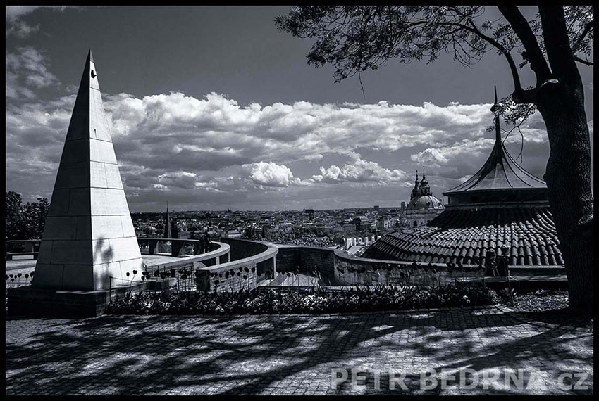 Pyramida, Hartigovská zahrada, Pražský hrad, Zahrada Na Valech, Plečnikova vyhlídka, Praha