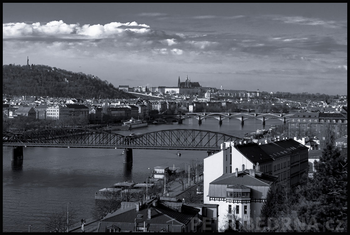 Vyšehradský železniční most, Hradčany, Praha, Výtoň, pohled z Vítkova, Česko