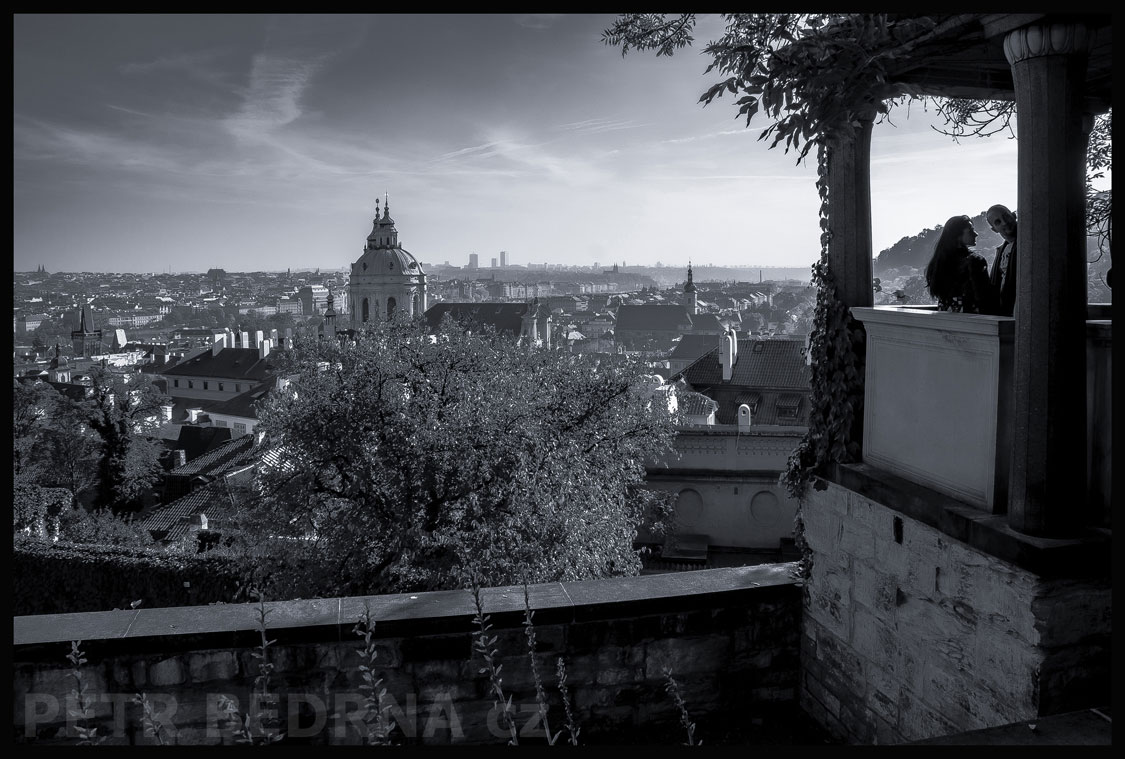 Malý Belvedér, zahrada Na valech, Praha, Pražský hrad, chrám sv. Mikulášestreet foto, postavy, obzor, Česko