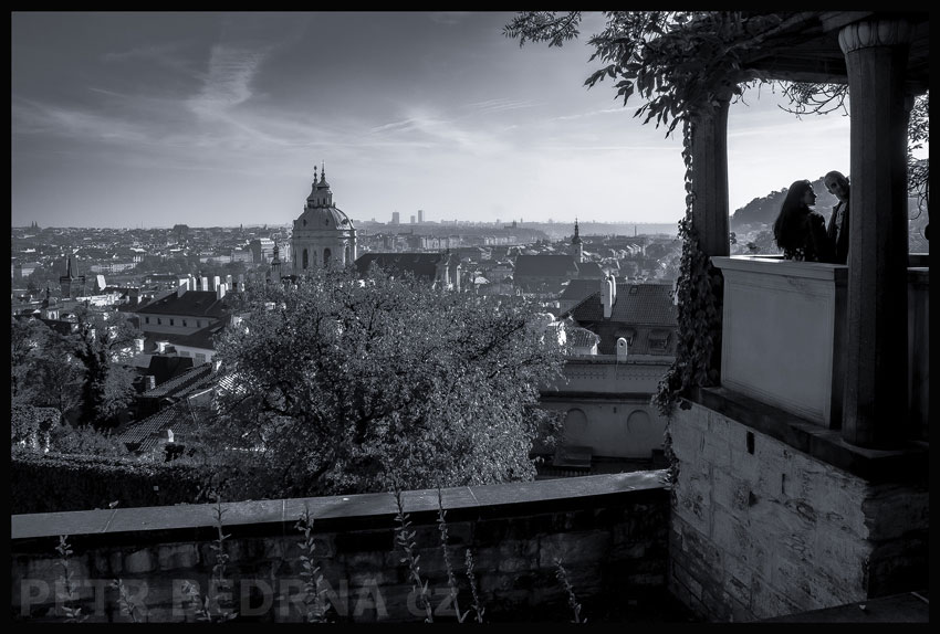 Malý Belvedér, zahrada Na valech, Praha, Pražský hrad, chrám sv. Mikulášestreet foto, postavy, obzor, Česko