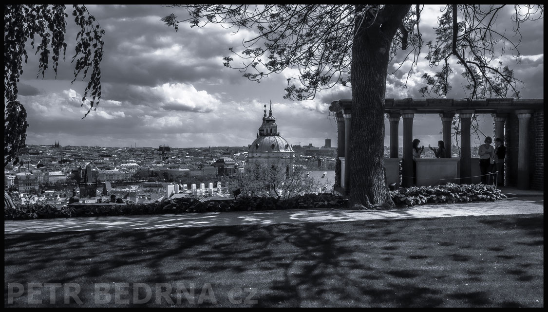 Plečnikův Malý Belvedér, chrám sv. Mikuláše, Praha, Pražský hrad, zahrada Na valech, street foto, Česko