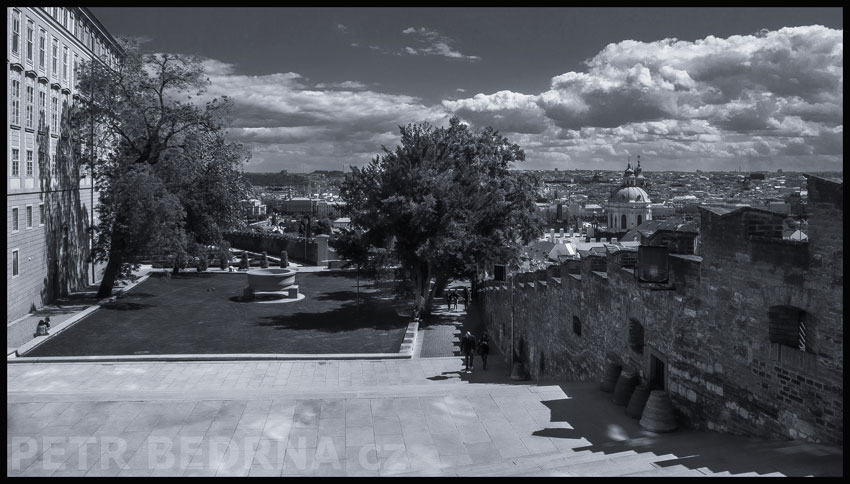 Rajská zahrada, kašna, chrám sv. Mikuláše, Praha, Pražský hrad, mraky, horizont, kostel, Česko