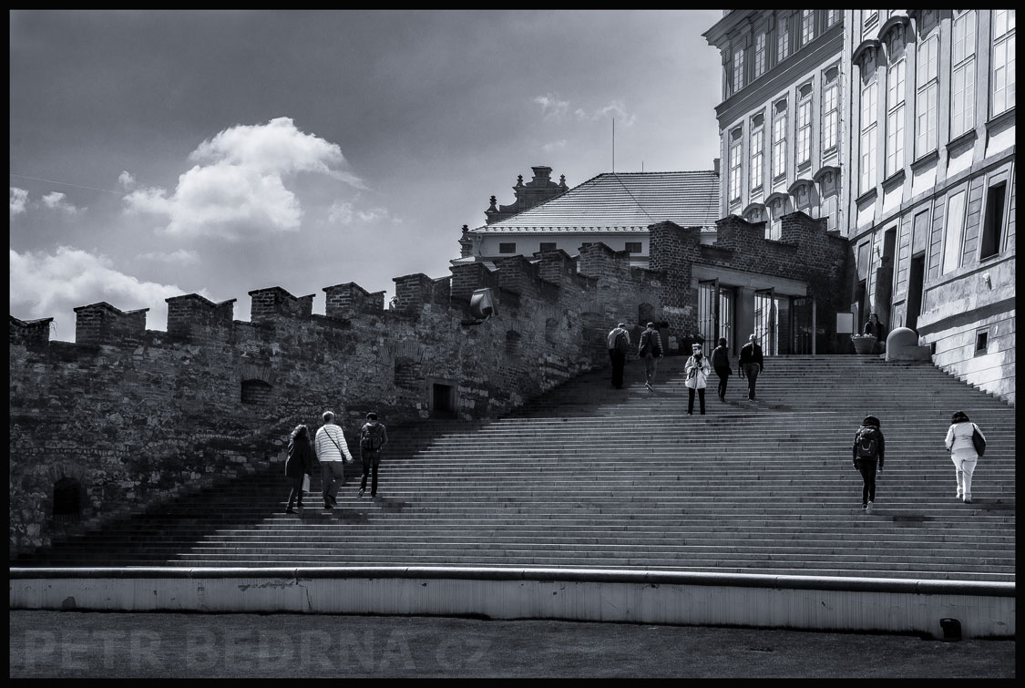 Rajská zahrada, vstupní schodiště, Praha, Pražský hrad, street foto, postavy, oblaka, turisté, Česko