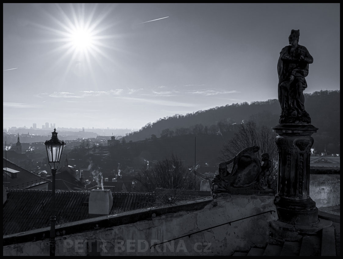 Socha sv. Filipa Nerejského, Petřín, Praha, výhled z Pražského hradu, Česko