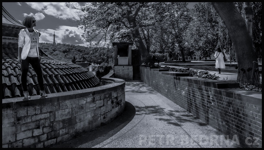 Zahrada na Valech, Hartigovská zahrada, Petřín, Praha, Pražský hrad, street foto, ženské postavy, park, Česko