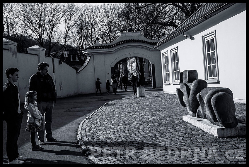 Ležící - Miroslav Chlupáč, Kampa, Sovovy mlýny, Praha