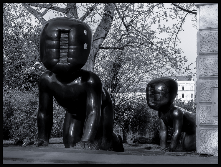 Miminka - David Černý, Kampa, Praha(2)